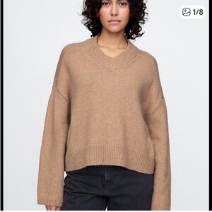GAP Women's V-Neck Sweater in Tan